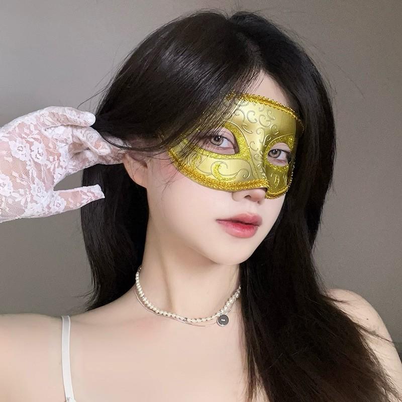 Halloween mask costume party with makeup costume-cosmetically transformed face mask, costume accessories,half-face lace-edged feather headpiece,mask
