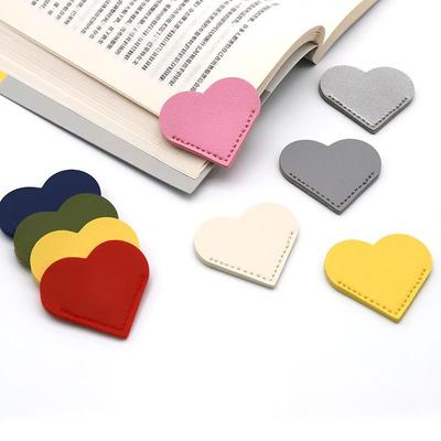 Buchseitenhalter aus PU-Leder im Love Heart-Stil – Exquisites tragbares Geschenk für Geschäftsstudentenbibliotheken. Kreatives Lesezeichen in Herzform mit Cartoon-Motiv.