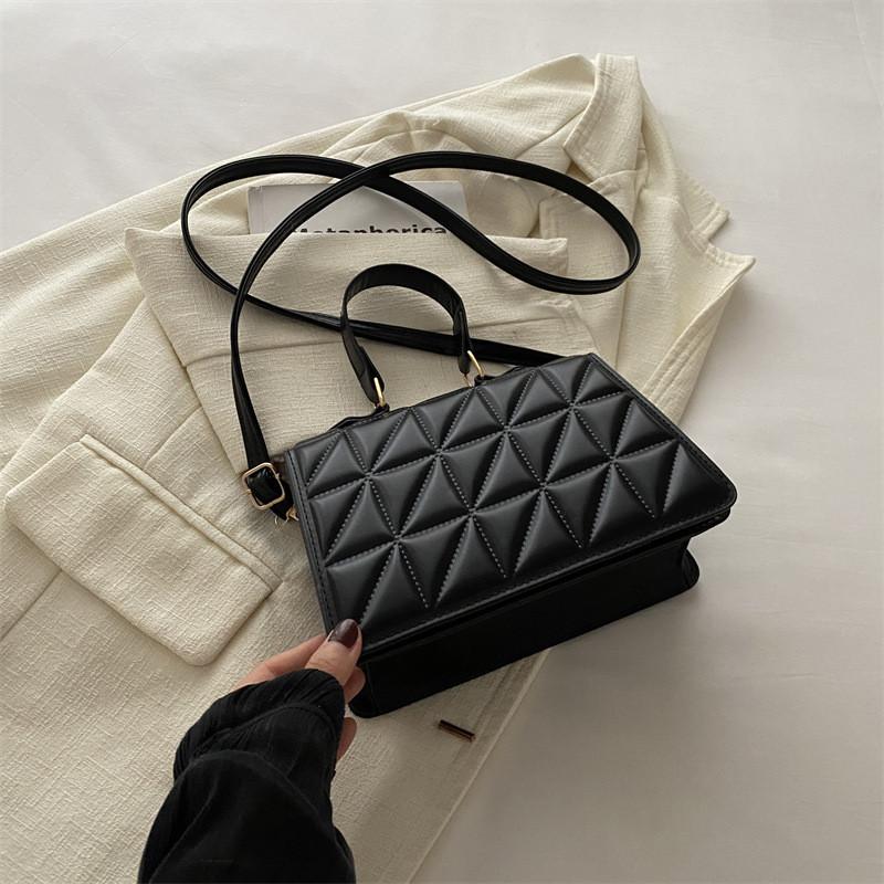 

Стильная маленькая квадратная женская сумка черного, хаки, фиолетового и белого цветов для повседневного использования чёрный