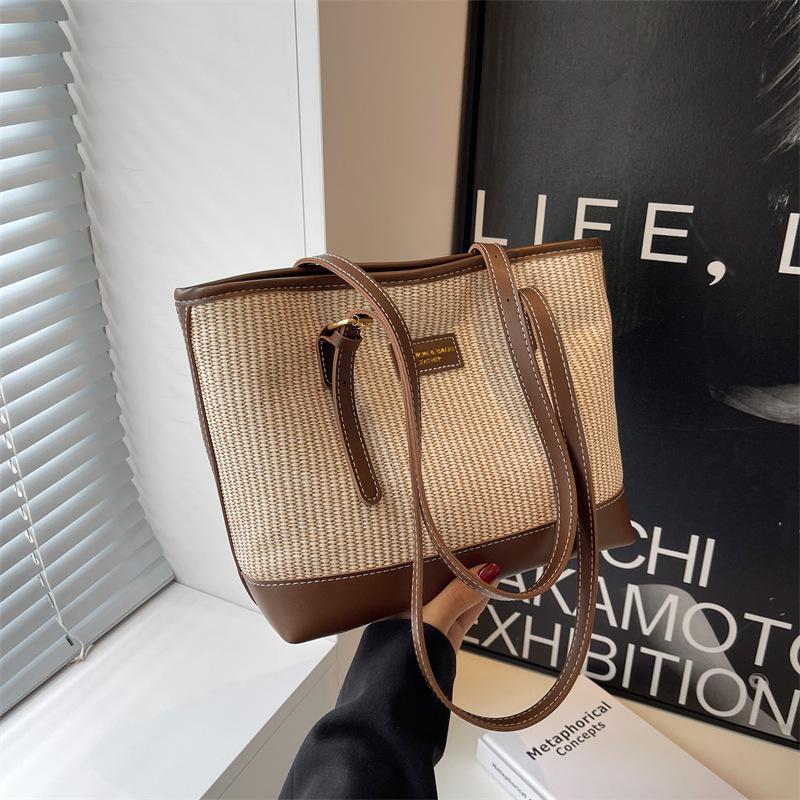 

Плетеная женская сумка 2024 года, новая модель, популярная в этом году, вместительная сумка-тоут, универсальная осенняя сумка через плечо для поездок на работу