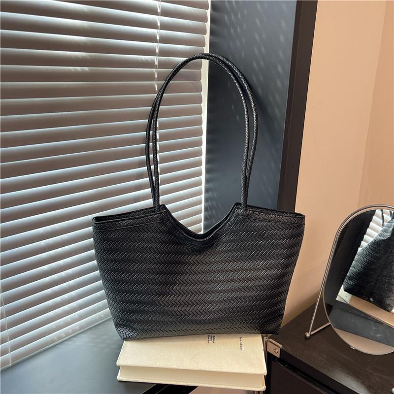 Large capacity fashion commuter tote bag new women's casual simple portable temperament messenger bag