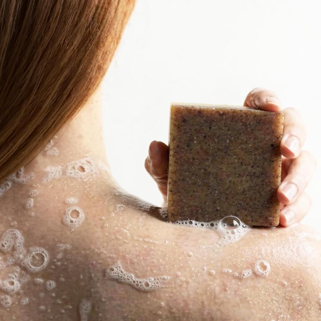 Kozicare Kojic Radiance Mydło + Peeling| Magiczne Mydło w Kostce z 2% Kwasem Kojowym, 1% Niacynamidem i Witaminą C do Usuwania Opuchlizny & Przebarwień 7 w 1 | Exfolia