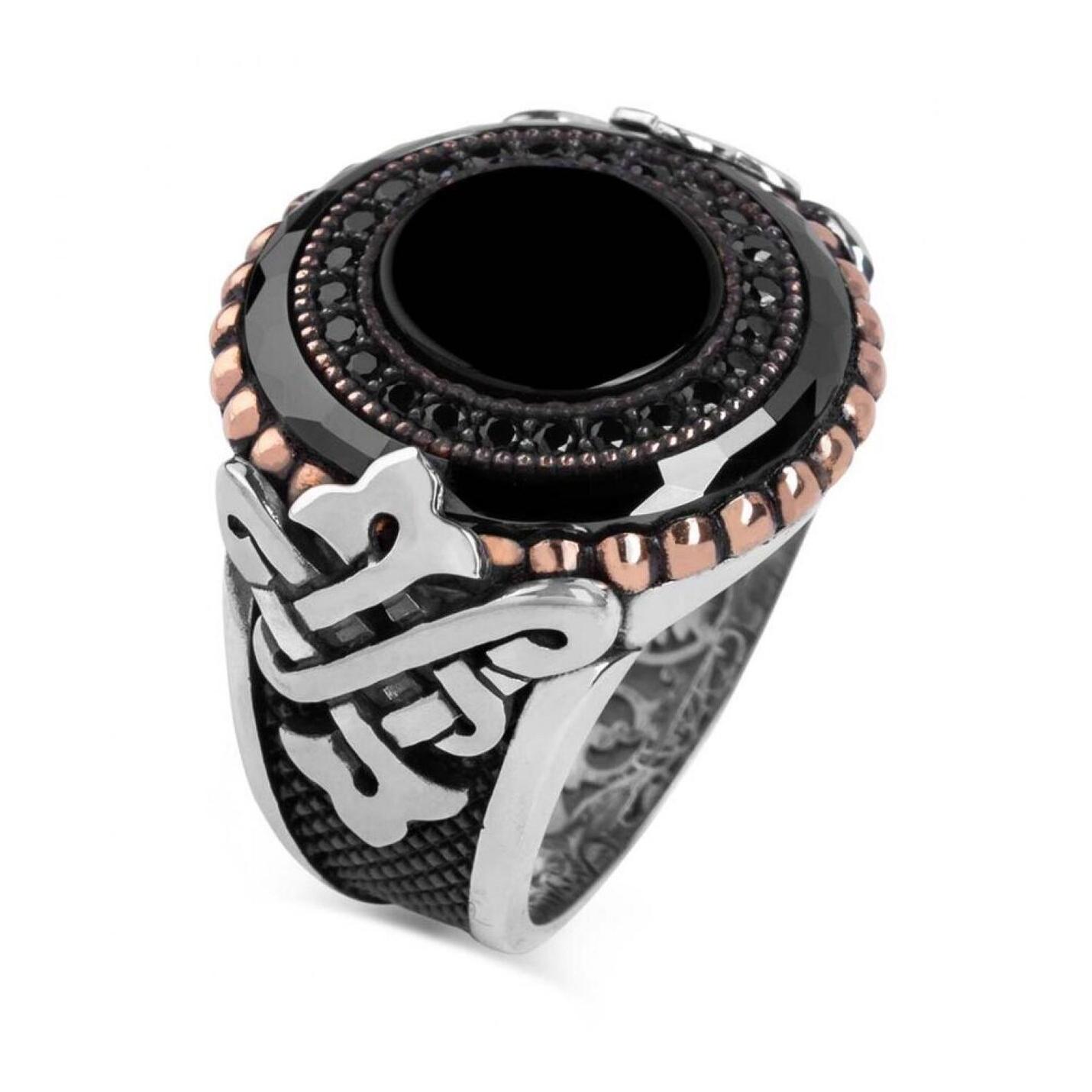 

Серебряное мужское кольцо с черным ониксом и цирконом