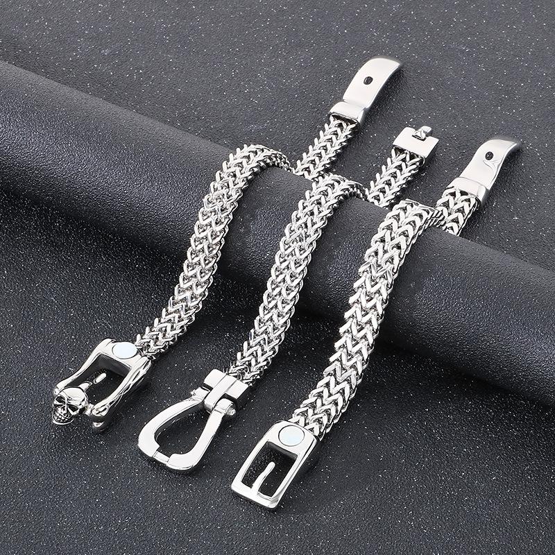 Hipster Stainless Steel Cast Titanium Steel Bracelet, Smooth Simple Skull Nail Buckle Men'S Bracelet