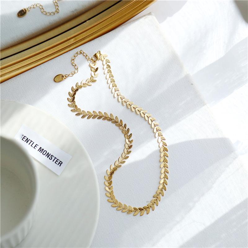 European Retro Wheat Ear & Peacock Tail Pendant Necklace for Women, 18K Gold-Plated Titanium Steel Clavicle Chain