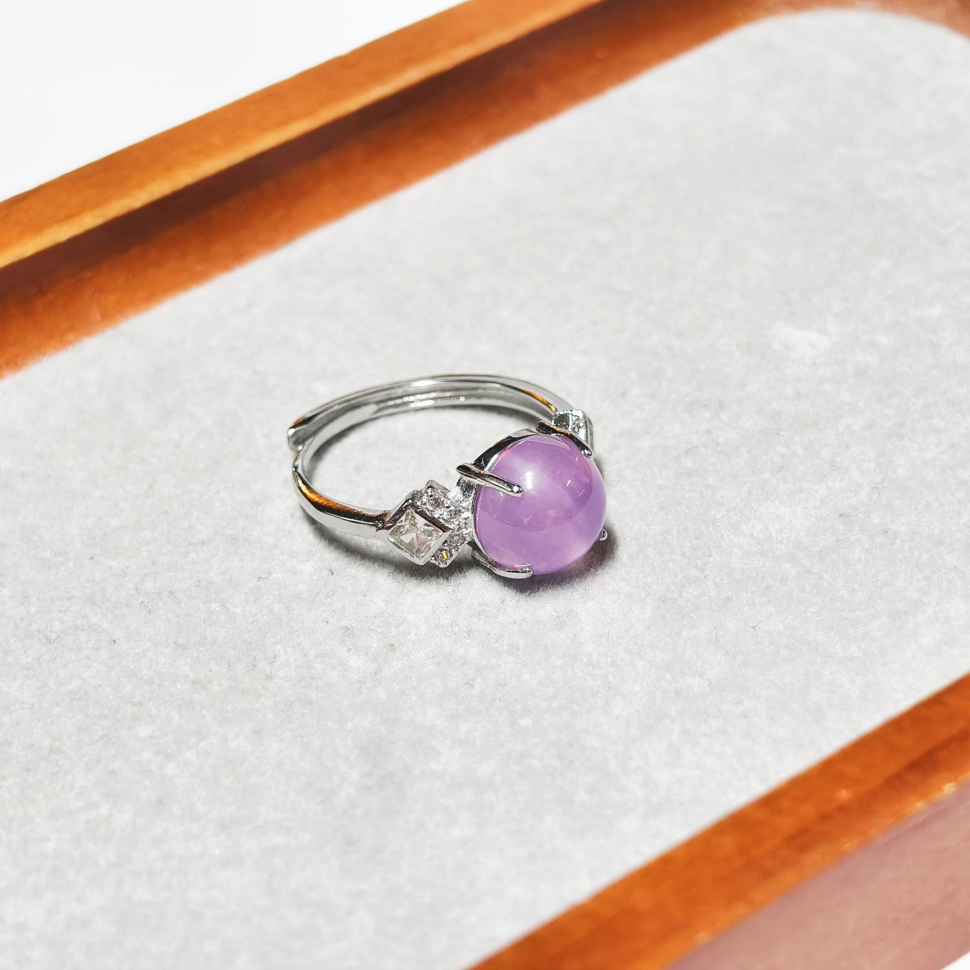 Gesi En Purple Starlight Jewelry Set: Three-Piece with Stud Earrings, Ring, and Pendant.