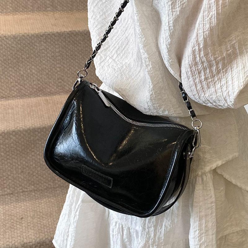 2025 new trendy simple high-end portable pillow bag versatile commuting foreign style leisure chain messenger bag