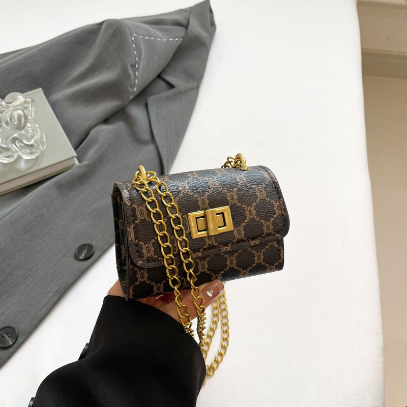 

2025 зима новая мода наплечная сумка повседневная цепочка маленькая квадратная сумка женская мода персонализированная красивая сумка-мессенджер