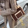 Herbst- und Winter-Flusen-Eimertasche Koreanische Version vielseitig niedlich Plüschoberfläche Spleißen Lammwolle Lazy-Wind-Umhängetasche