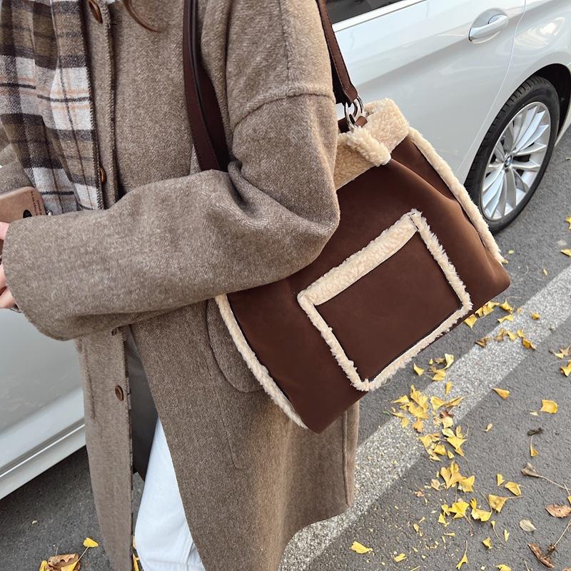 Autumn and winter fluff bucket bag Korean version versatile cute plush surface splicing lamb wool lazy wind shoulder bag