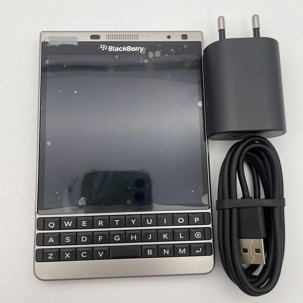 Überholter Blackberry Passport (-4) Q30 Passport Sliver Edition 4G NETZWERK 3GB RAM 32GB ROM 13MP 4.5" Mobiltelefon Handy Mit 1 SIM