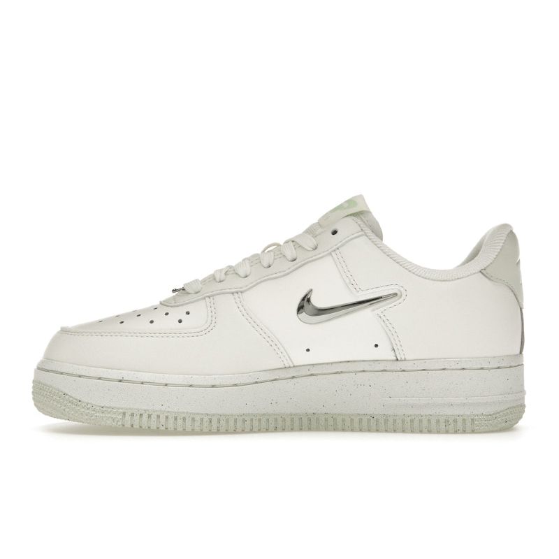 Nike WMNS Air Force 1 '07 SE Next Nature 'Sail Liquid Metal' FN8540-100 Damen Freizeitsneakers