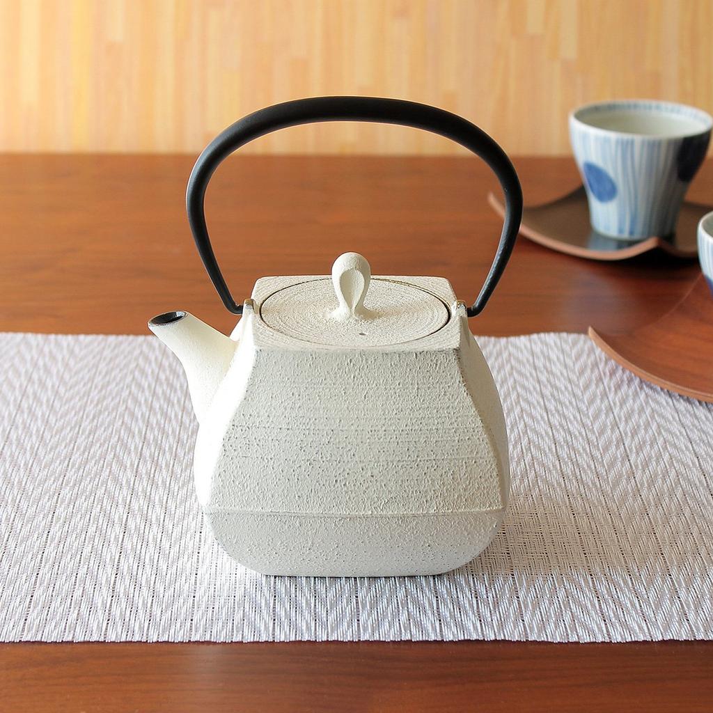 Nanbu Tekki Ichichudo Teapot Sekitei Premium Ivory Teapot 0.7L W15.5xD12.5xH17.5(cm)