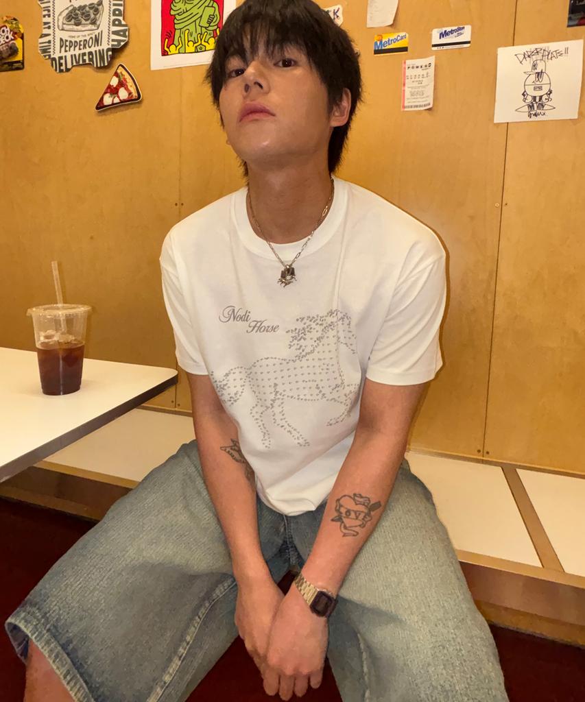 Nodi Flow Arrow Horse Crop Tee Ivory