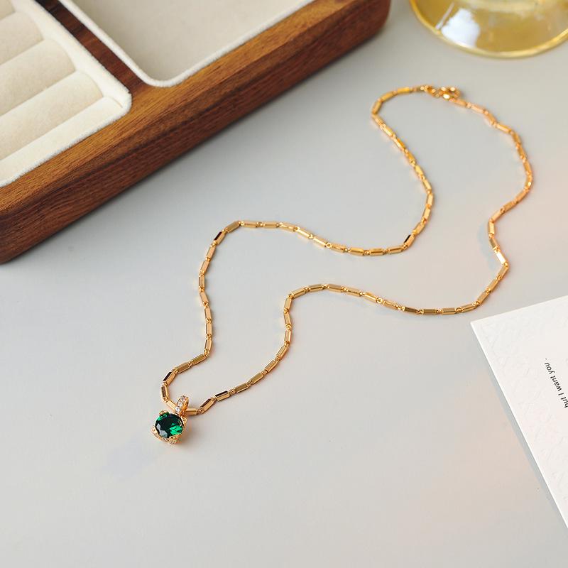 Emerald Pendant Necklace - Japanese & Korean Vintage-Inspired, Versatile Clavicle Design 