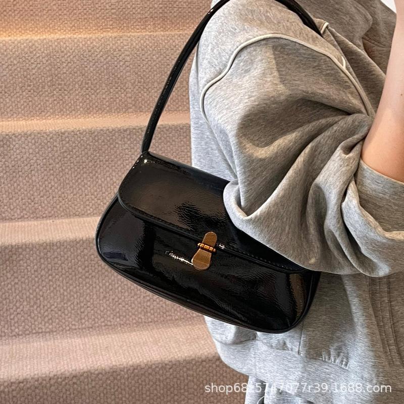 Retro Niche Baguette Bag Women's 2025 New Trendy Fashion Korean Internet Celebrity Armpit Bag One-shoulder Hand-held Commuter Bag