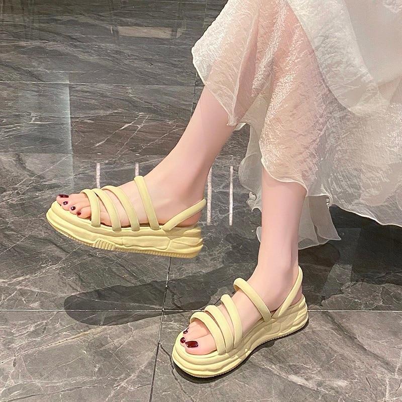 

Модні жіночі тапочки, ковзанки, товста підошва, середні підбори, взуття на плоскій платформі, жіночі літні тапочки, сандалі, великі розміри 40 жовтий