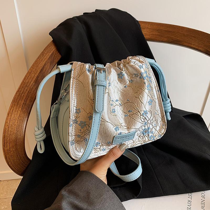 

Летняя маленькая женская сумка «супер огонь», новинка 2024 года, модная сумка на ремне с вышивкой в ​​национальном стиле, новая китайская сумка через плечо