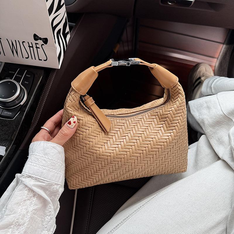 Premium Retro Large-capacity Portable Messenger Bag Bag Women's New Trendy Woven Tote Bag Versatile Shoulder Bag