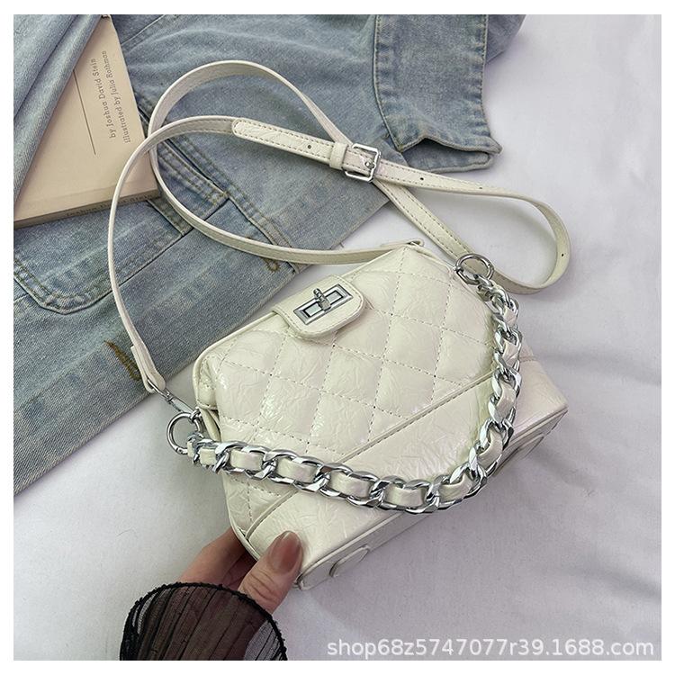 Bag Women's 2025 New Fashion Simple Casual Versatile Rhombus Hand Carry Chain One Shoulder Crossbody Clip Shell Bag