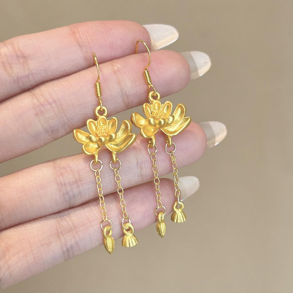 Traditional Chinese style retro earrings, fashionable and simple earrings, unique and refined earrings for women