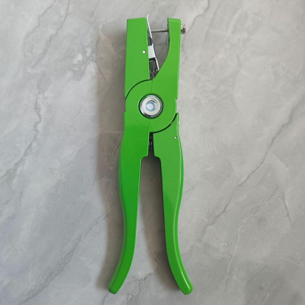 One-Piece Veterinary Ear Tag Pliers for Livestock