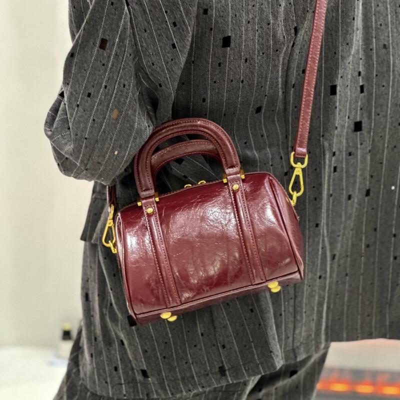Douxiaozhu Retro Oil Wax Leather Boston Bag