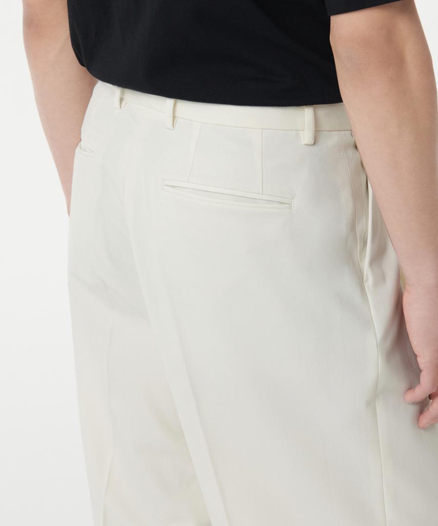 MUSINSA STANDARD Three-Puck Semi-Balloon Slacks [Cream]