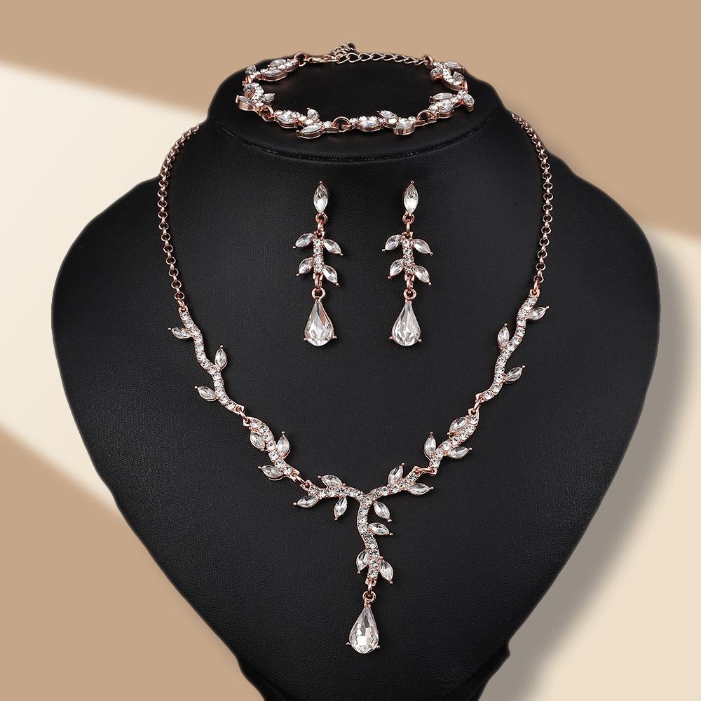 Elegant Women's Crystal Jewelry Set: Necklace, Earrings, Bracelet for Evening Dress