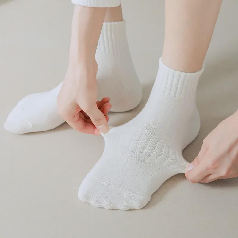 Chaussettes mi-hautes en coton blanc pour femme – Légères, respirantes, couleur unie, vert tendance pour l'été