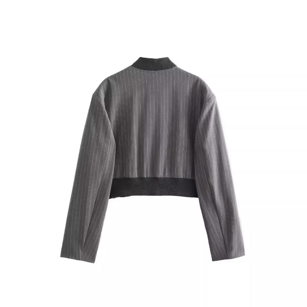 Женский комплект из полосатого пиджака и топа — фото 8