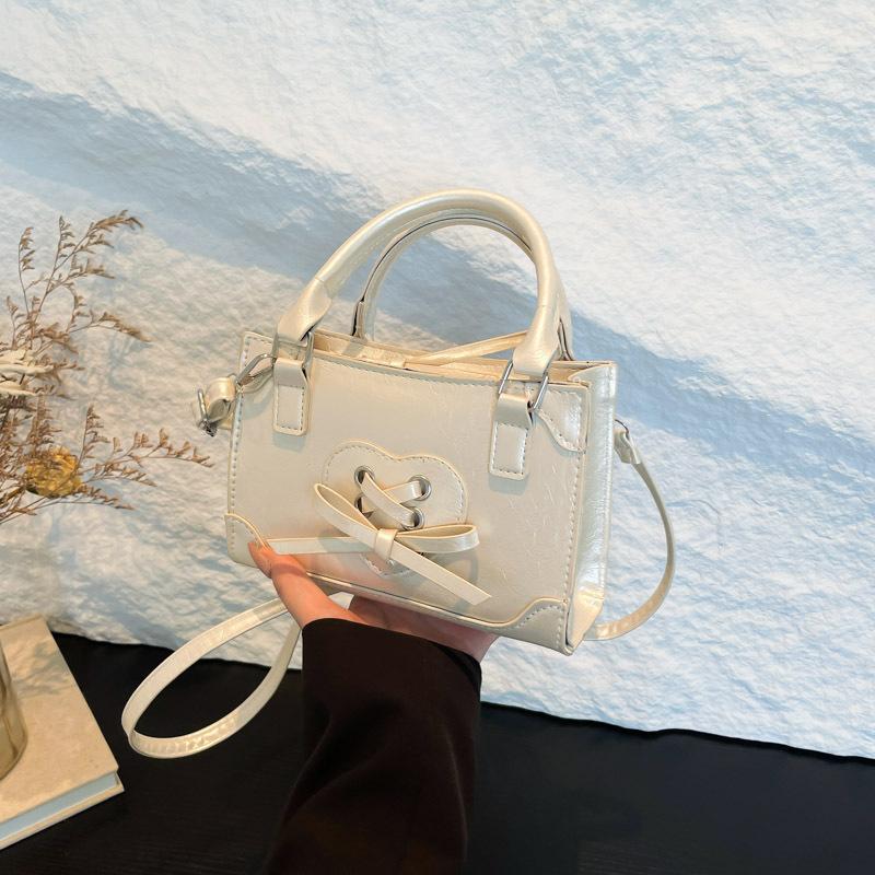 

Portable red bag women s 2025 new trendy Korean fashion small square bag versatile shoulder messenger bag locomotive bag белый