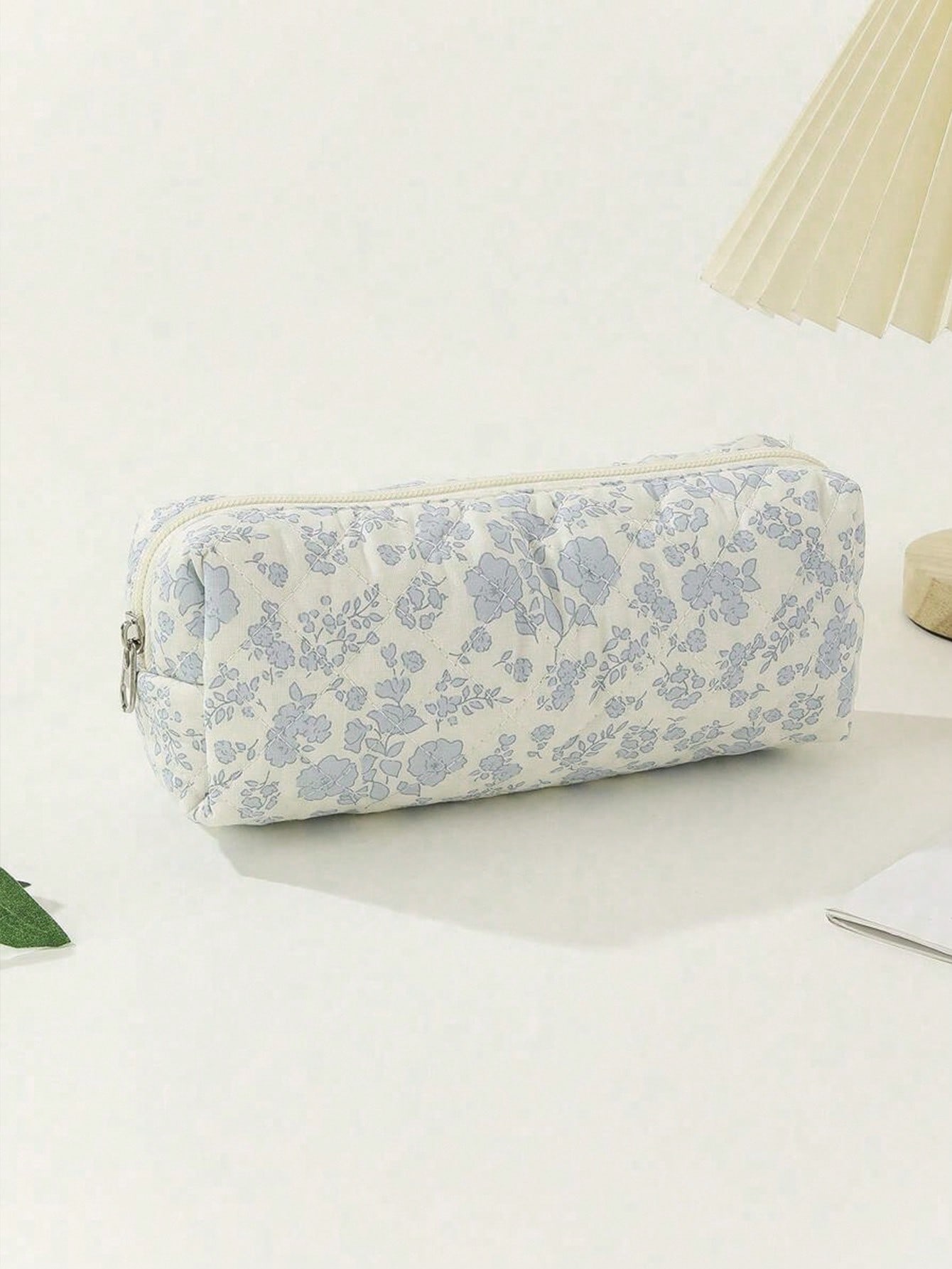 Large capacity makeup bag with checkered flower stitching and cotton storage bag, portable and cute, suitable for travel