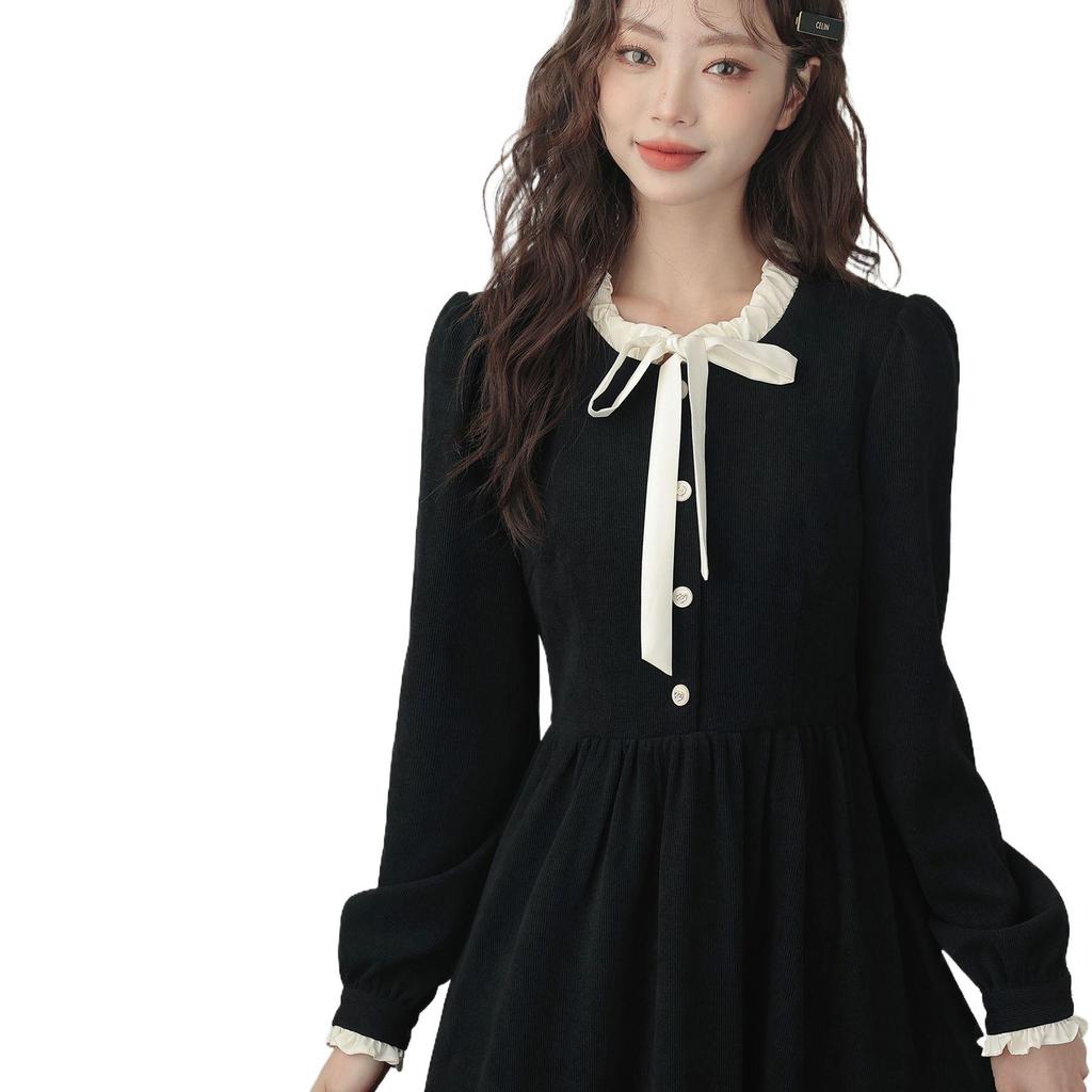 Rochie mică de iarnă 2025 neagră din reiat stil Hepburn cu plasă