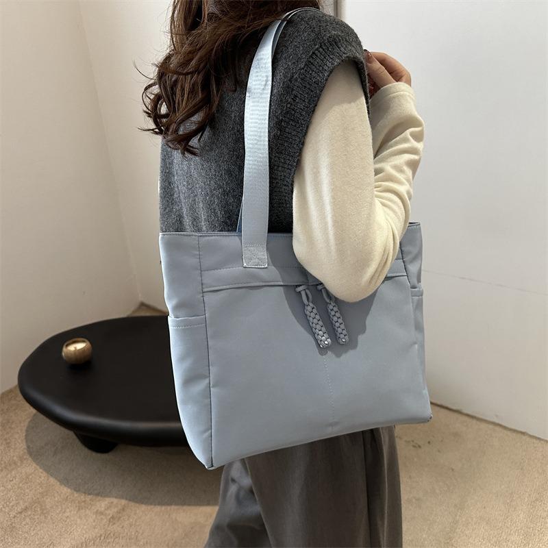 Simple Korean version of large-capacity commuter tote bag, winter new light fashion casual single shoulder underarm women's bag