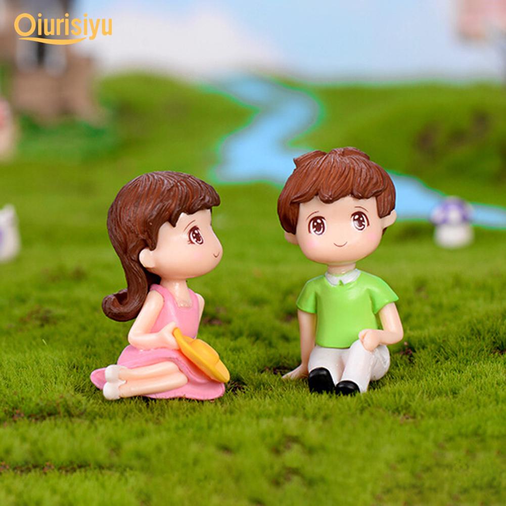2Pcs Mini Girl Boy Sit Down Look Up Model Figurine