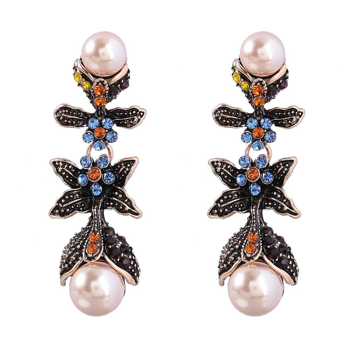 

Новая модаОсенние и зимние новые серьги из многослойного сплава с бриллиантами, инкрустированные жемчугом и цветами, женские европейские и американские серьги в стиле ретро с темпераментом