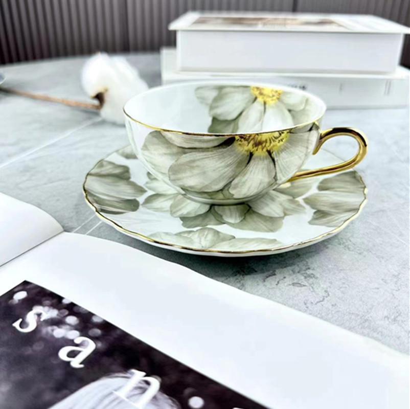 

BRVintage Floral Ceramic Coffee Mug Handmade Gold Plated CeramicCoffee Cup Home Breakfast Drinkware Tea Milk Cup Girlfriend GiftEY 120ml