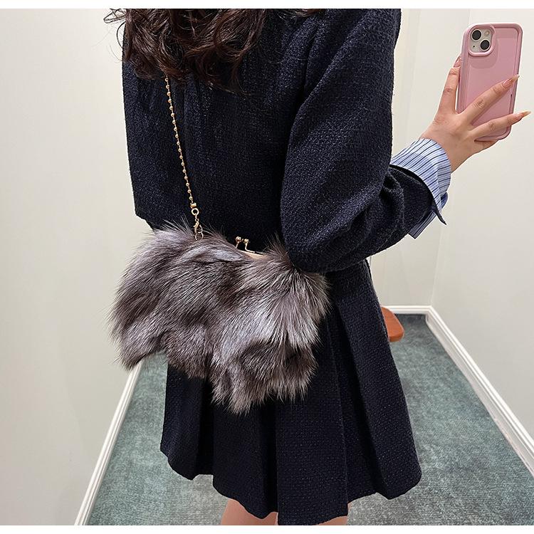 Podzimní a zimní nová vlasová taška dámská spona do vlasů z liščí srsti dámská taška s texturou ramenní crossbody oblačná taška trendy zahraniční obchod dámská taška