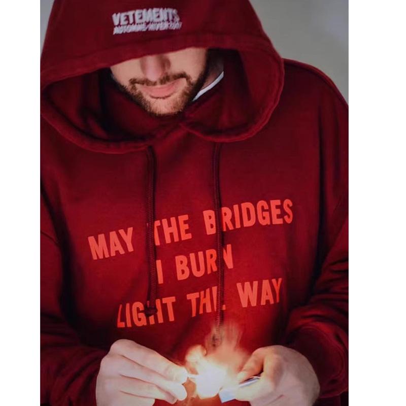 Chen Weiting Wine Red Fleece-Lined Cotton Hoodie with Letter Print