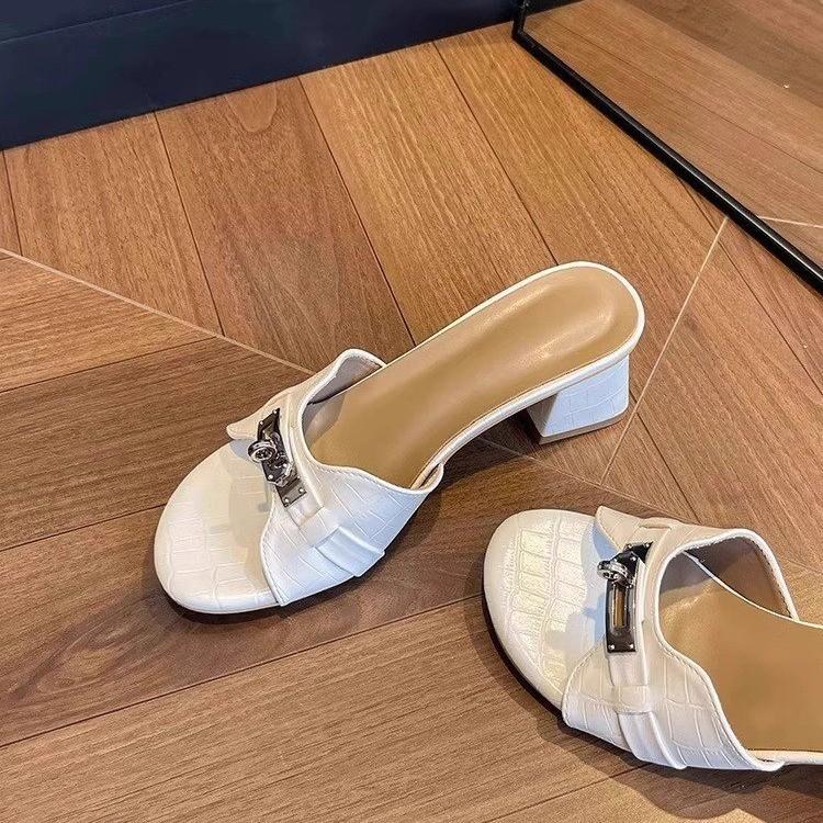 Slippers women's summer 2025 new French word with round head thick heel sandals wear versatile open-toed high heels