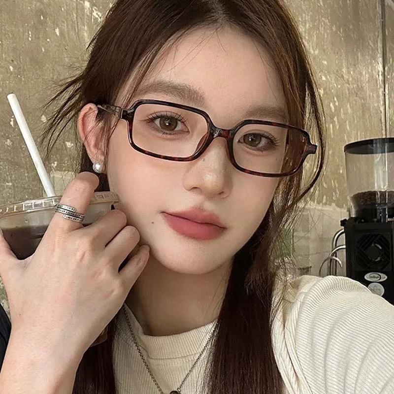 New Fashionable Square Frame Blue Light Barrier Glasses For Men And Women Luxury Brand Ultra Light Fashion Glasses