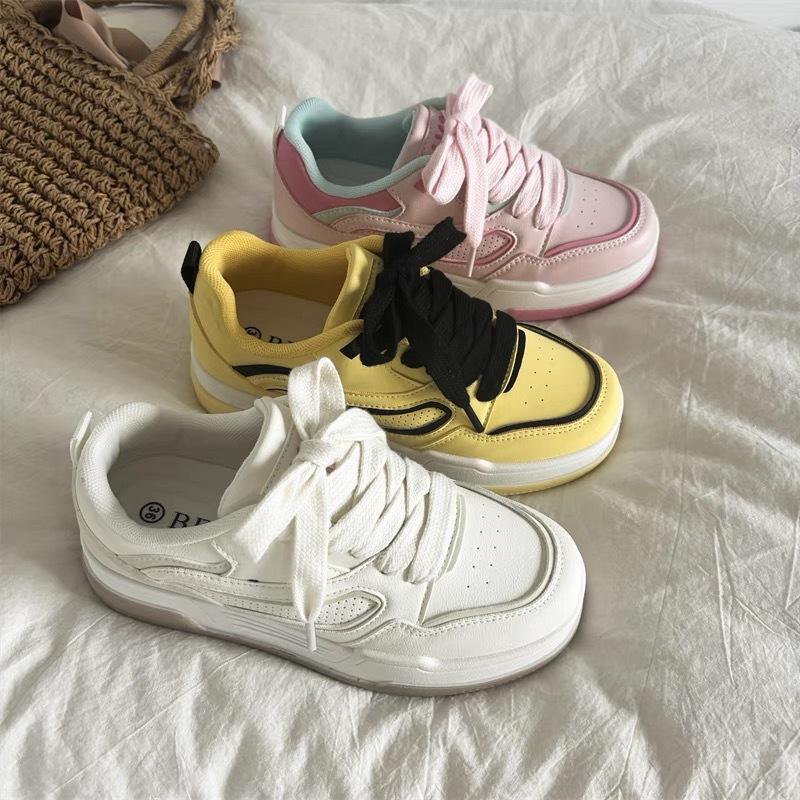 Korean version of niche versatile bread shoes 2025 new women's popular breathable skirt white shoes sports and leisure board shoes