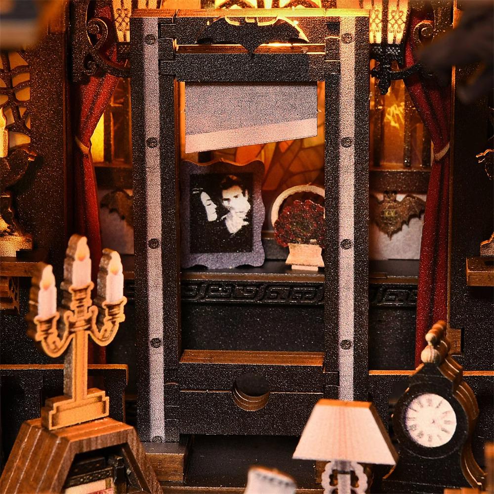 Addams Family DIY Cabin Building Blocks: Handmade Assembly Bookend Model for Halloween