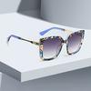 Women'S Fashionable Oversized Gradient Glasses - Rectangular Metal Frame with Decorative Hinge