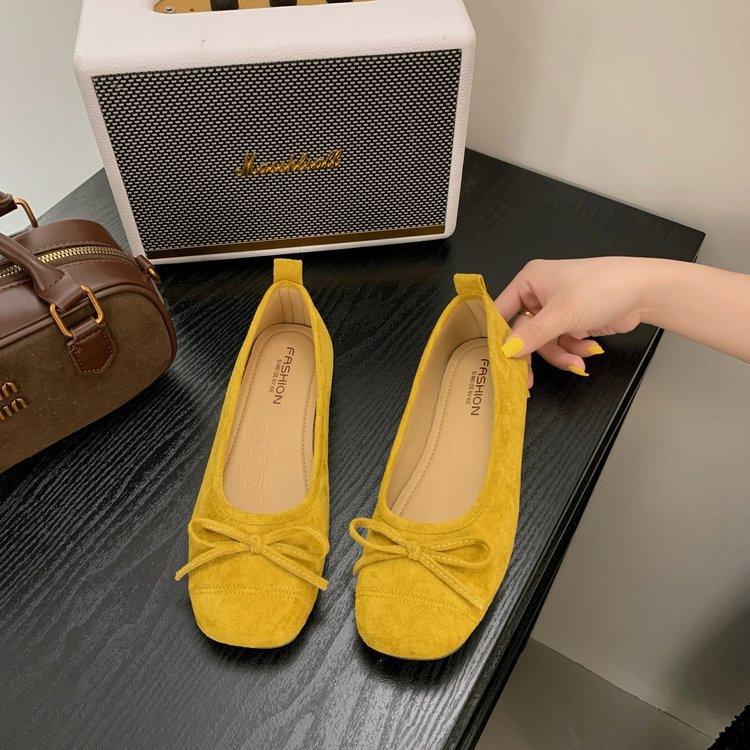 French flat bottom shallow mouth single shoes women's shoes 2025 new retro suede small red shoes fairy wind ballet beanie shoes