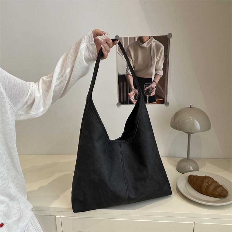 

Versatile commuter large-capacity fashion tote bag women s retro casual personalized new 2025 summer shoulder bag чёрный