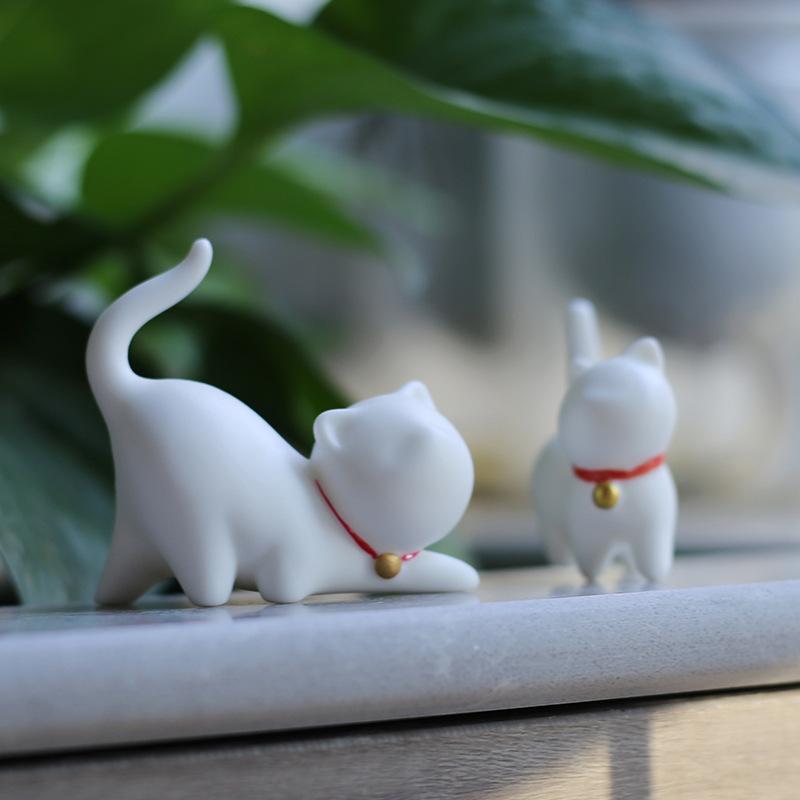 1 pieza Porcelana Blanca Gato de la Suerte Mascotas de Té Cerámica Hecha a Mano Mini Decoración de Escritorio Adornos Regalos Encantadores