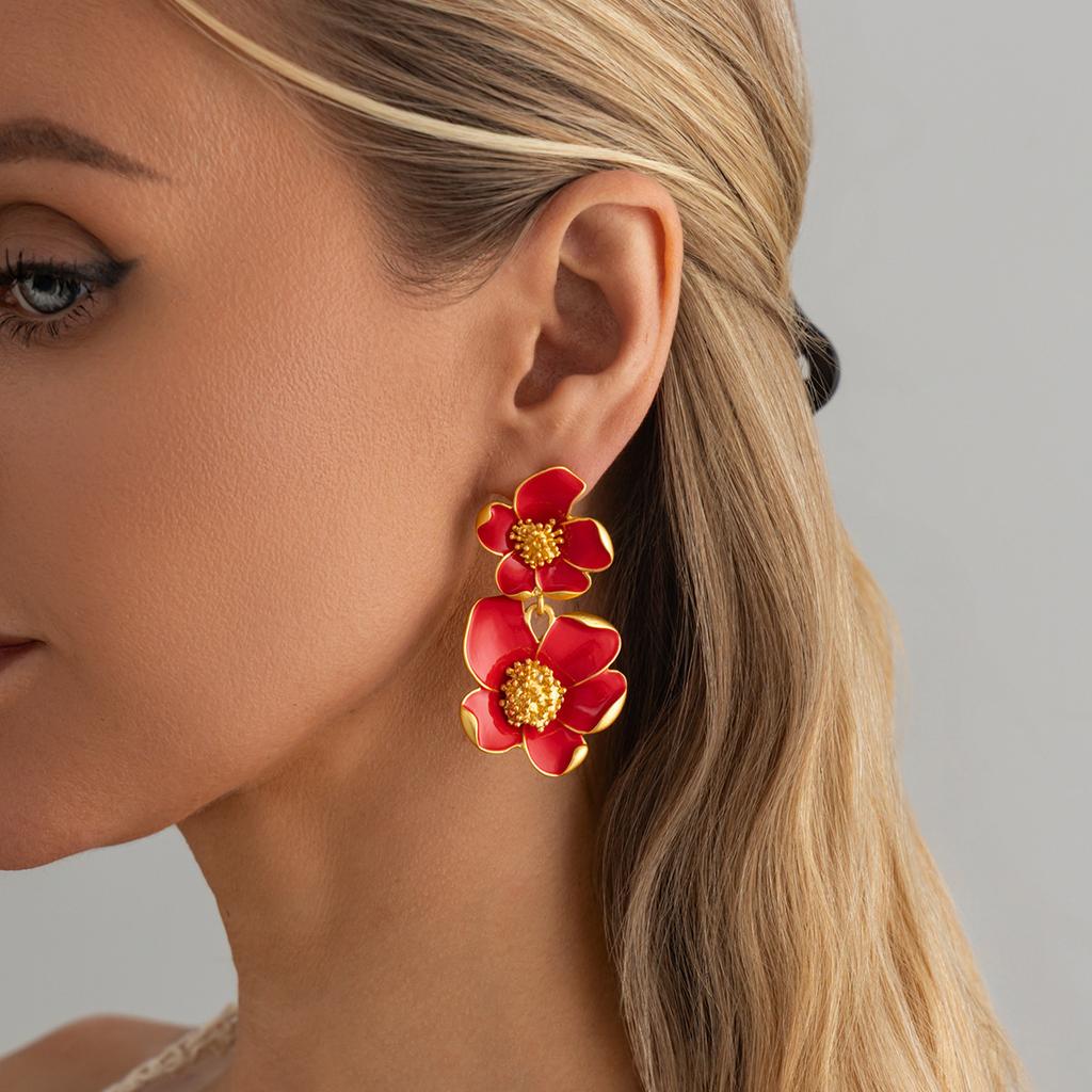 Exquisite White Enamel Petal Dangle Earrings for Women Vintage Double-Layer Metal Flower Earrings Classic Fashion Jewelry Gifts