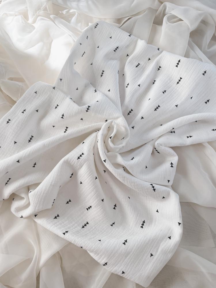 Muslin Fitted Sheet for a Cot 120*60 (triangles)